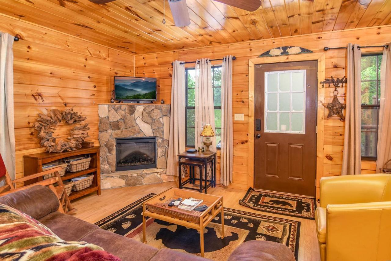 Permanent Vacation-Private Honeymoon Cabin With Hot Tub Севьервилл Экстерьер фото