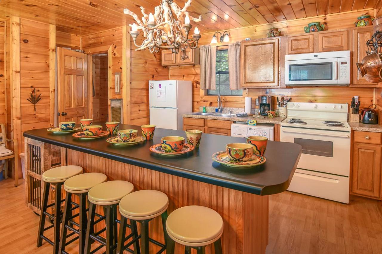 Permanent Vacation-Private Honeymoon Cabin With Hot Tub Севьервилл Экстерьер фото