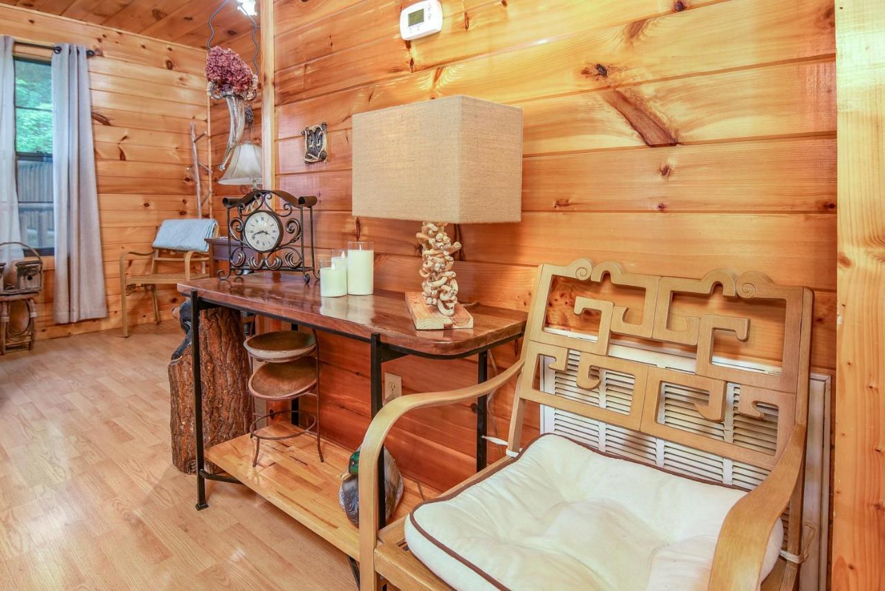 Permanent Vacation-Private Honeymoon Cabin With Hot Tub Севьервилл Экстерьер фото