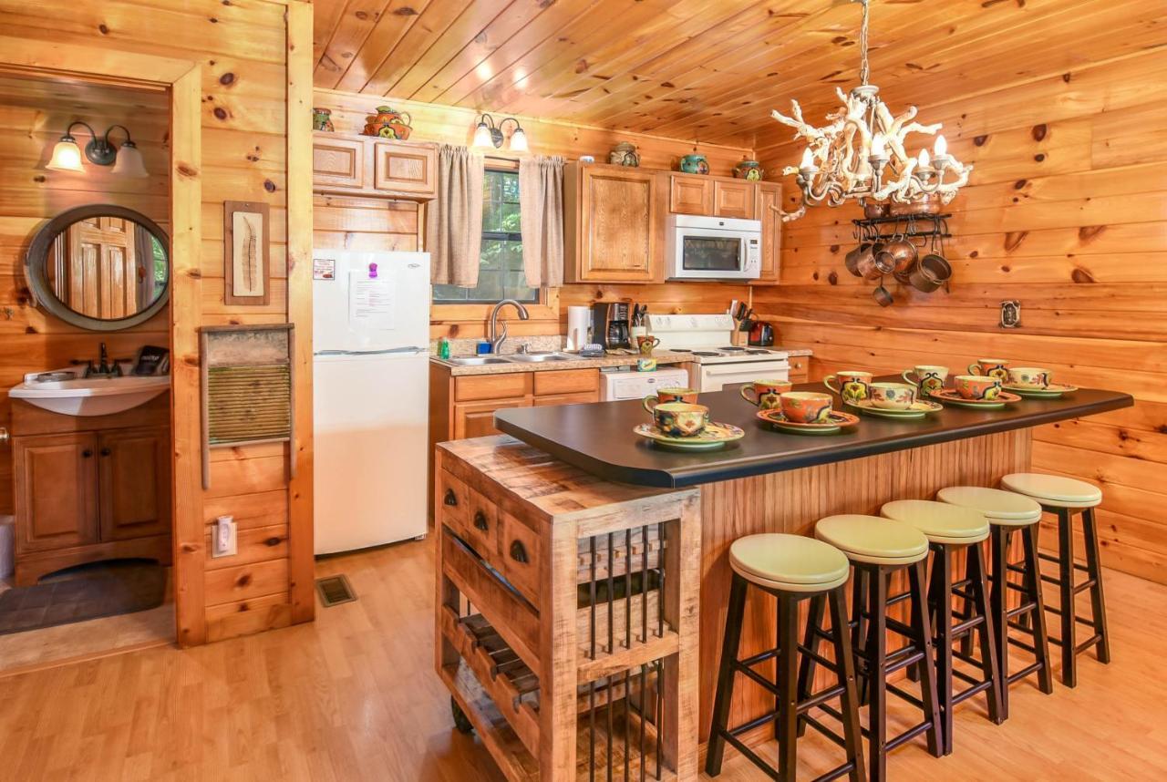 Permanent Vacation-Private Honeymoon Cabin With Hot Tub Севьервилл Экстерьер фото