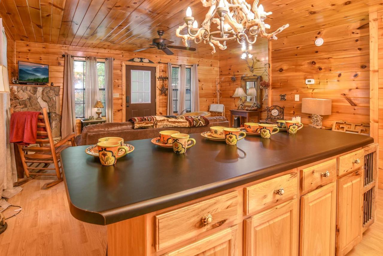 Permanent Vacation-Private Honeymoon Cabin With Hot Tub Севьервилл Экстерьер фото